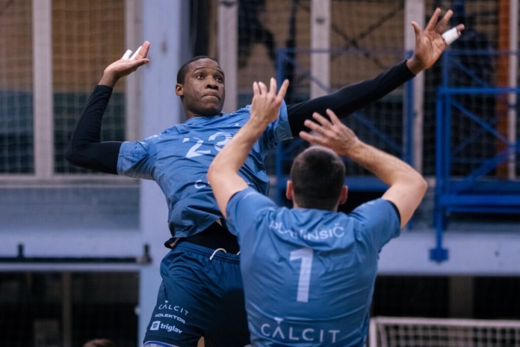 Daniel Aponza, Calcit Volley