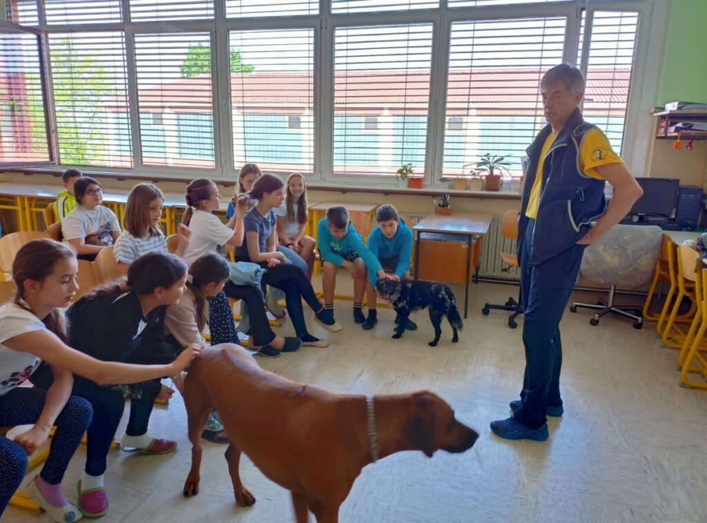 Čarobni dan s knjigo in kužki