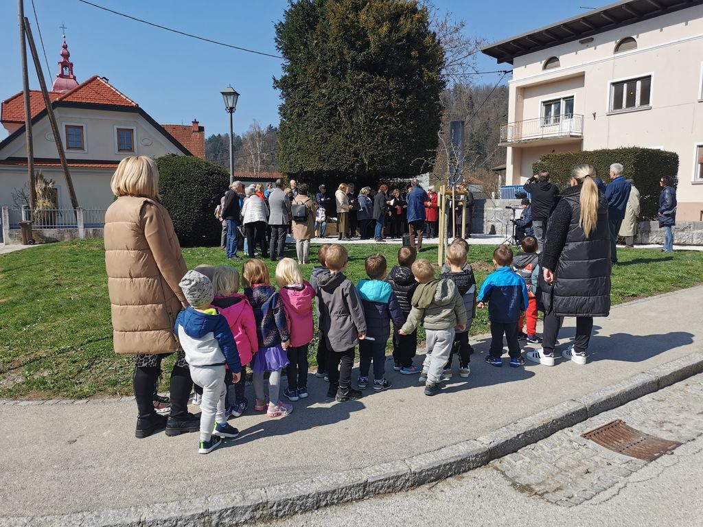 Mengeš 70. obletnica upokojenci