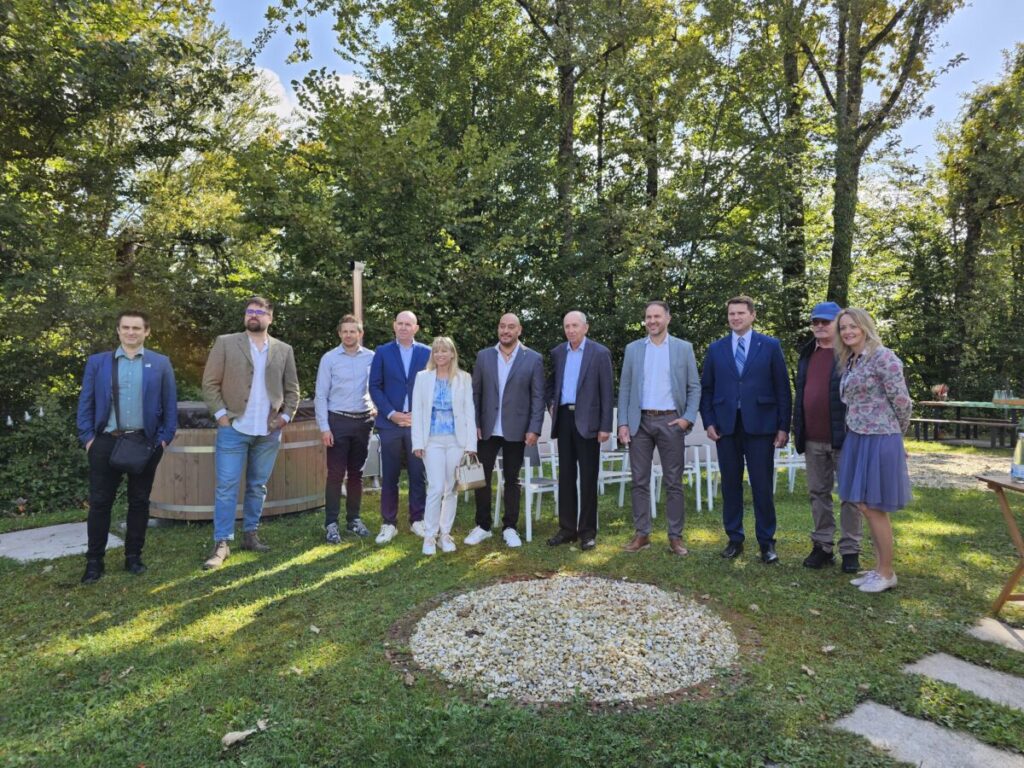 Zdravilni gaj Tunjice, prva polnilnica vode brez mikroplastike na svetu
