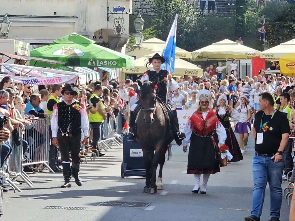 Narodne noše 2025