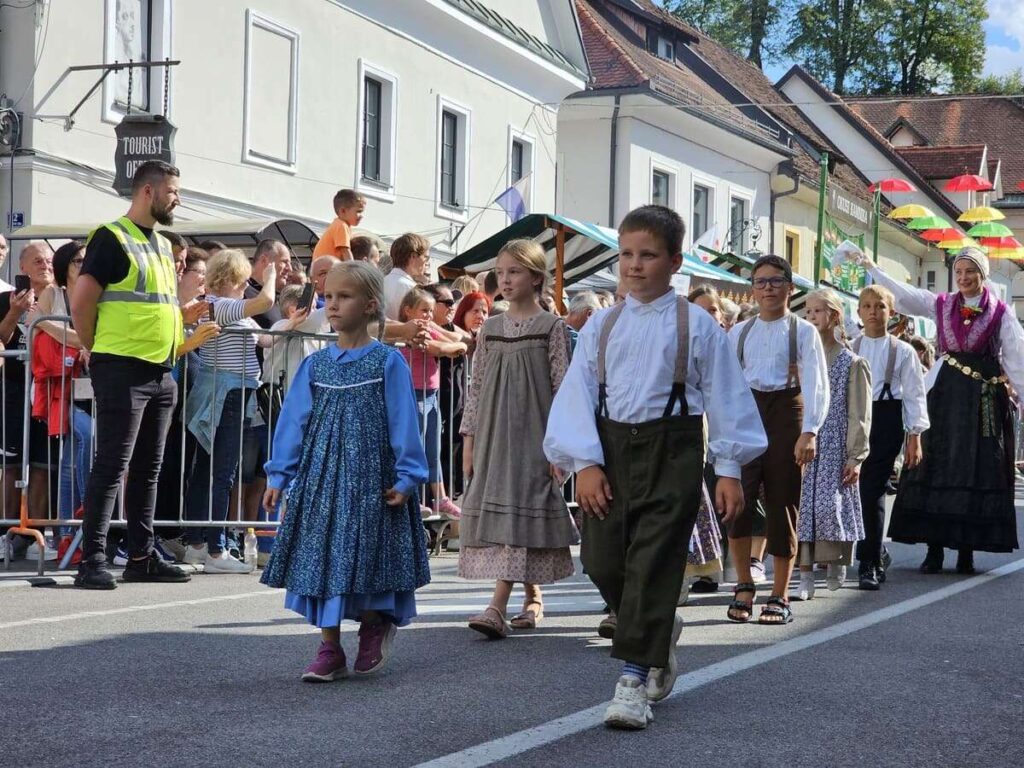 Narodne noše 2025