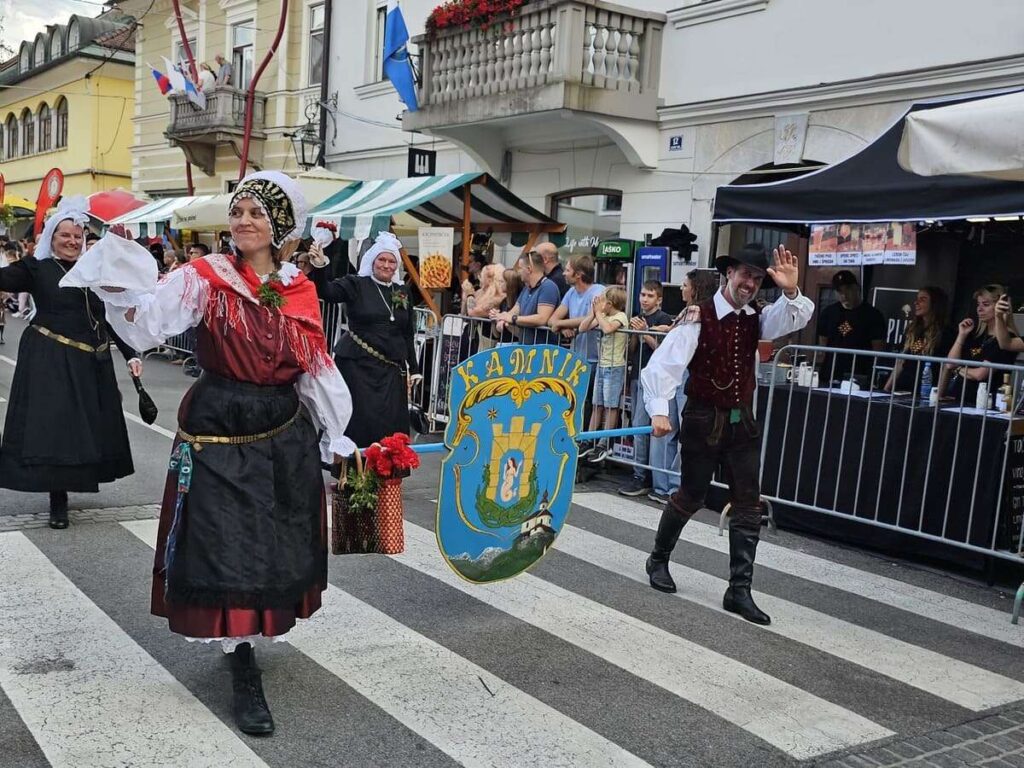 Narodne noše 2025