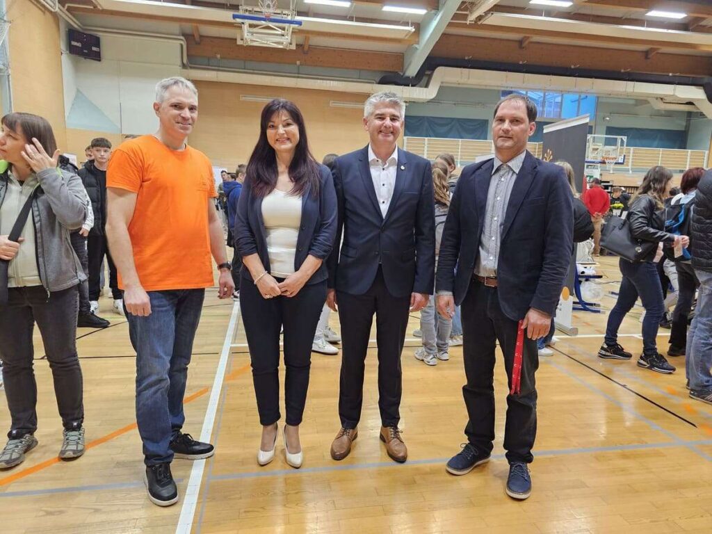 Naslednja postaja: sejem poklicev Komenda