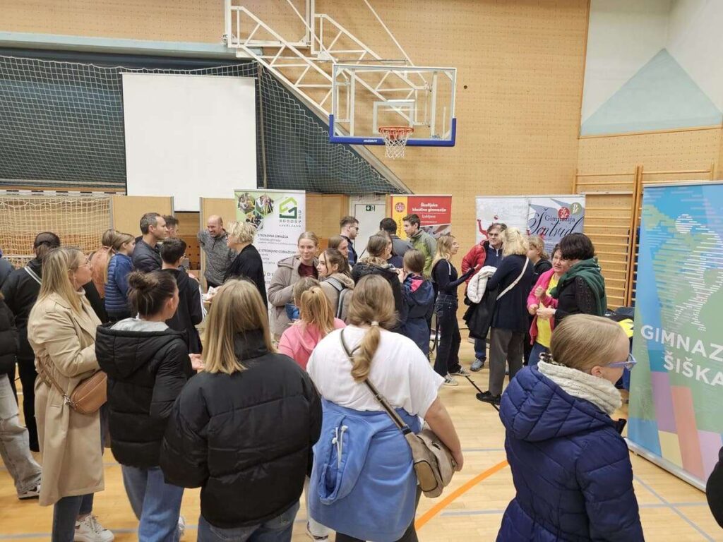 Naslednja postaja: sejem poklicev Komenda