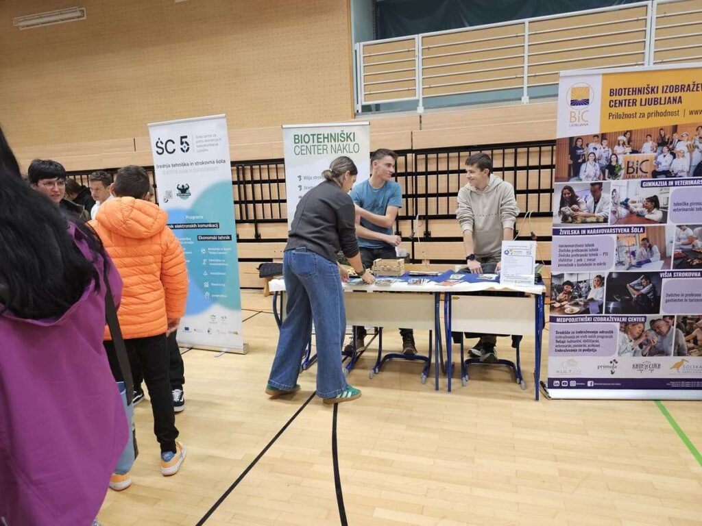 Naslednja postaja: sejem poklicev Komenda