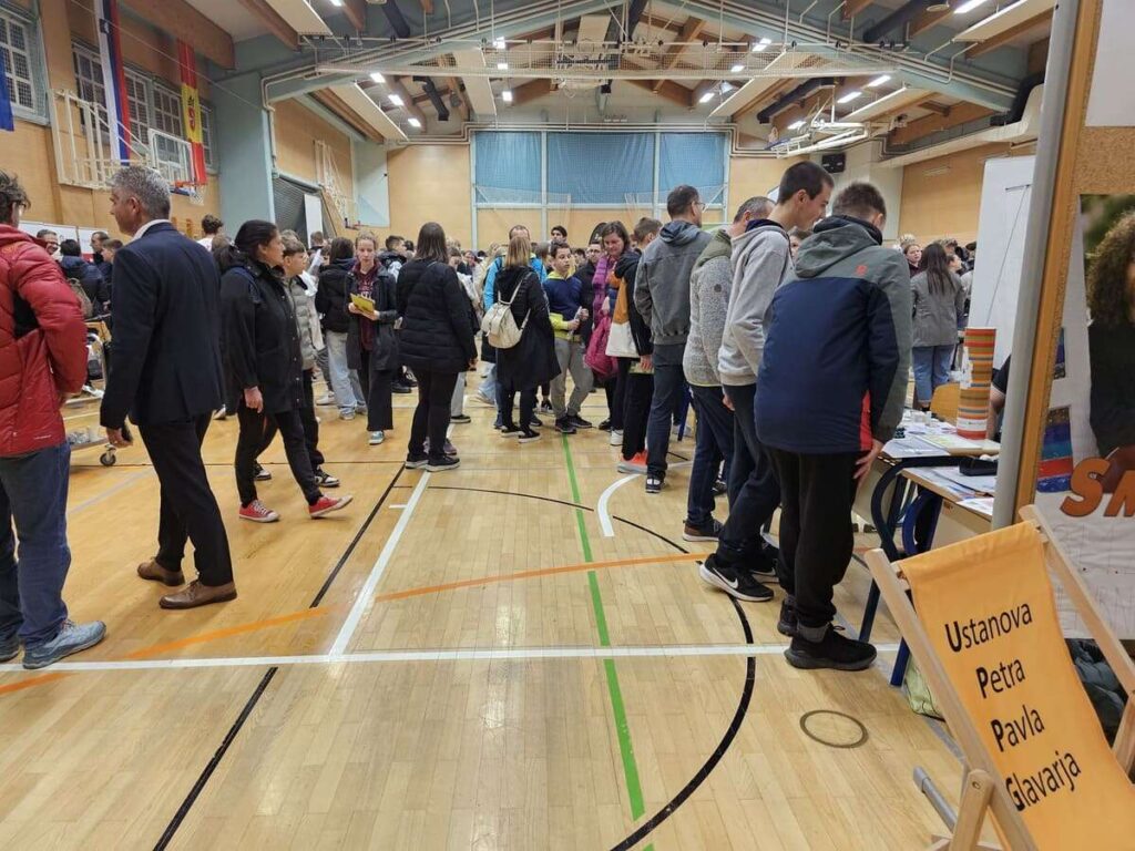 Naslednja postaja: sejem poklicev Komenda