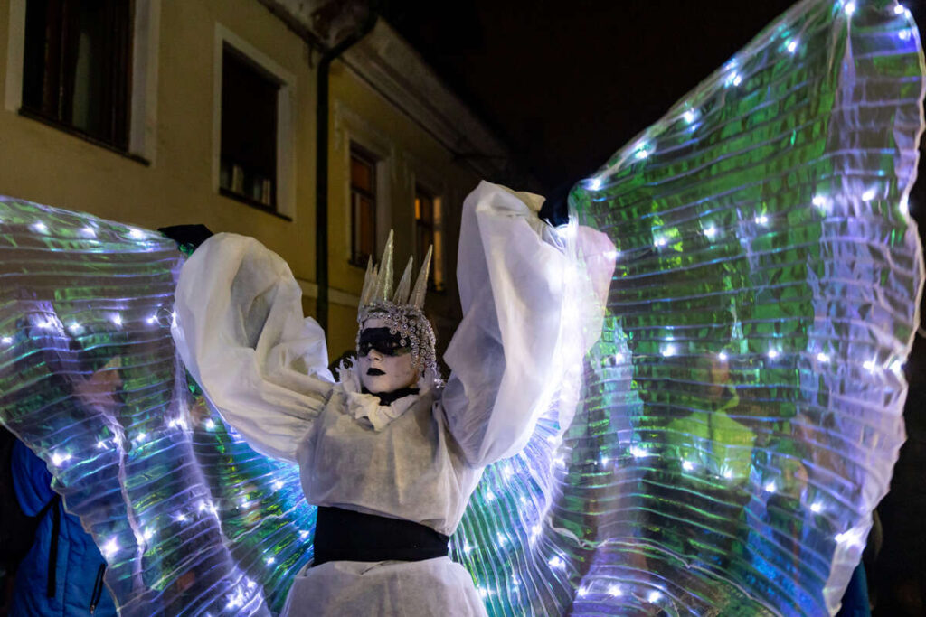 luci pravljicne surne