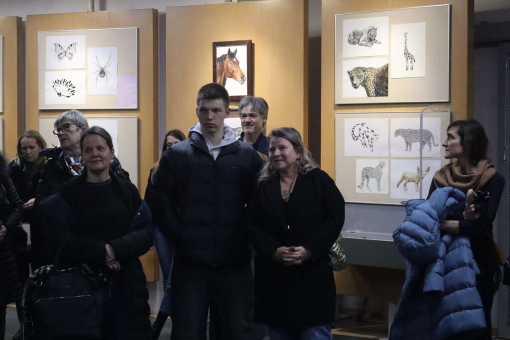 razstava grafičnih oblikovalcev v domžalski knjižnici