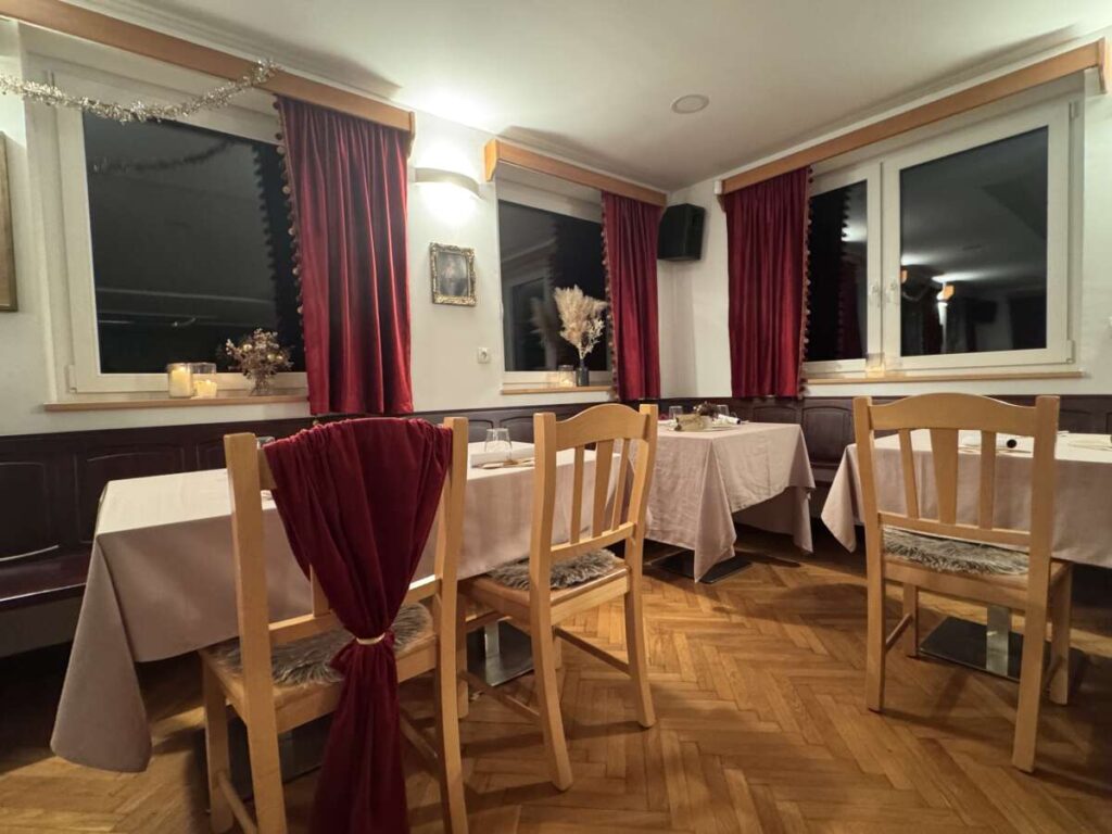 srednjeveška večerja