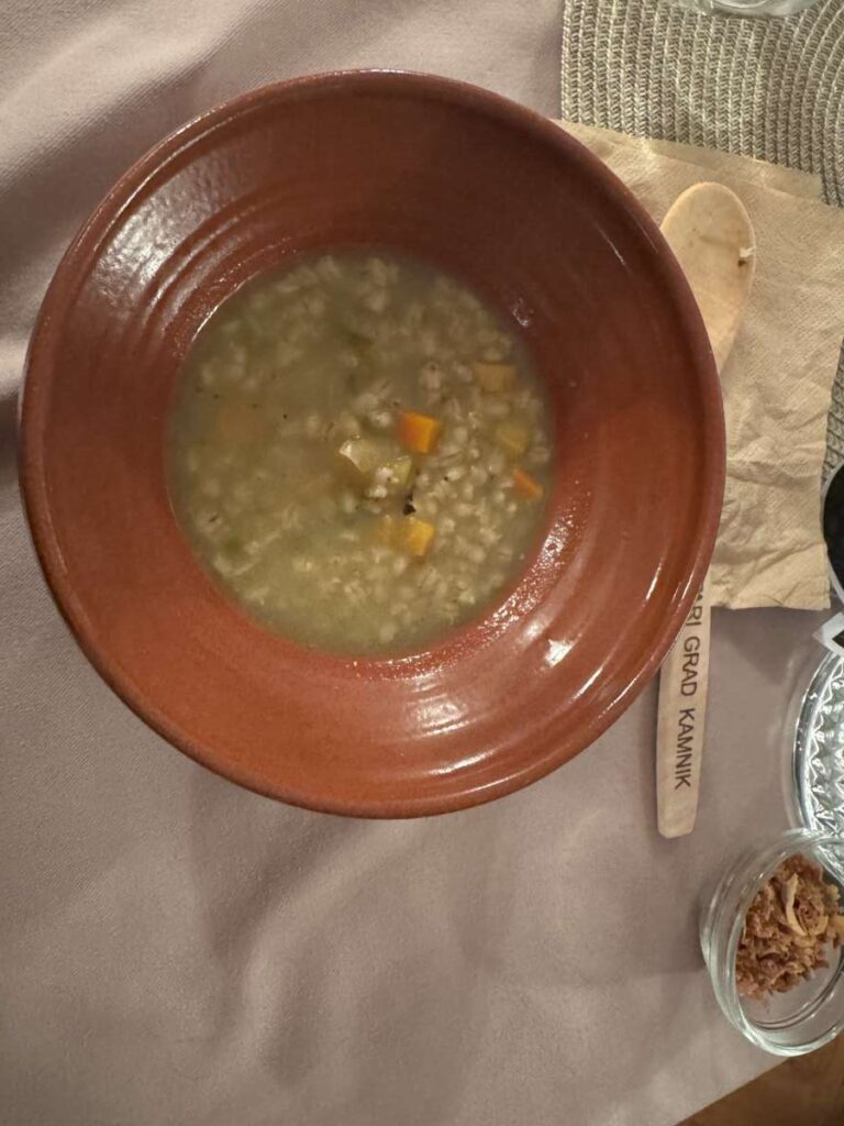 srednjeveška večerja