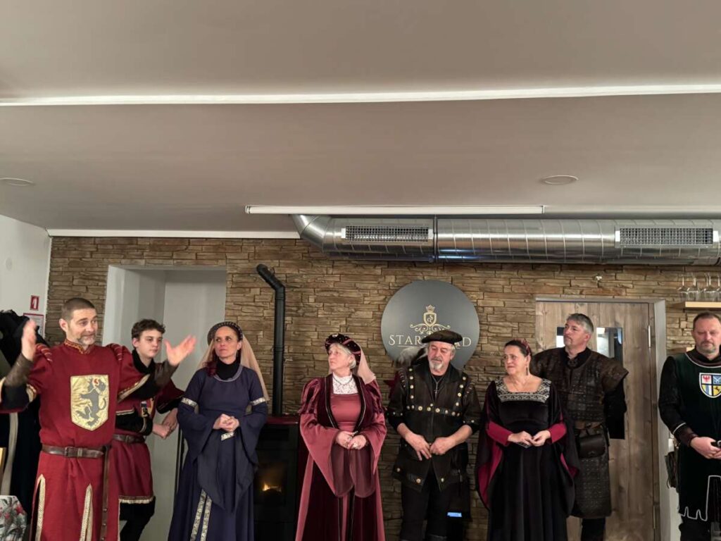 srednjeveška večerja