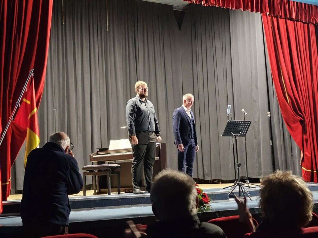 OBČINA KOMENDA in DRUŠTVO UMETNIH KULTURNIKOV KAJ TI MAR, prireditev NEKOGA MORAŠ IMETI RAD