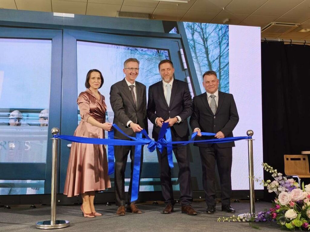 nov večnamenski proizvodni obrat v Novartisu v Mengšu