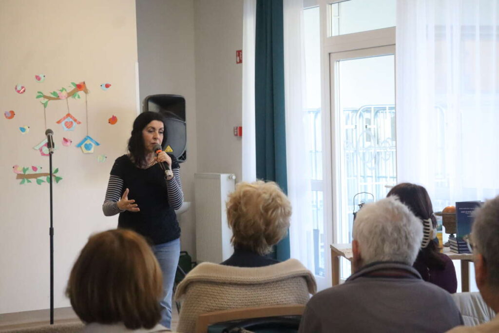 malo danes malo jturi predstavitev pravljic