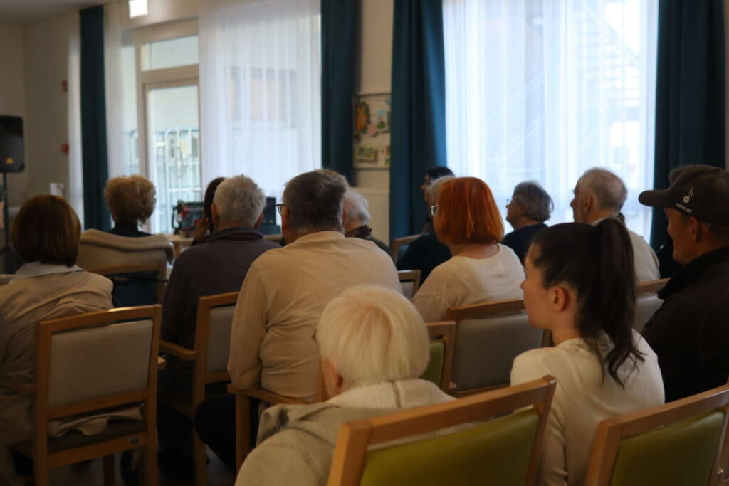 malo danes malo jturi predstavitev pravljic