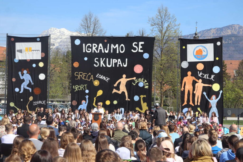 Odprtje parka med šolama