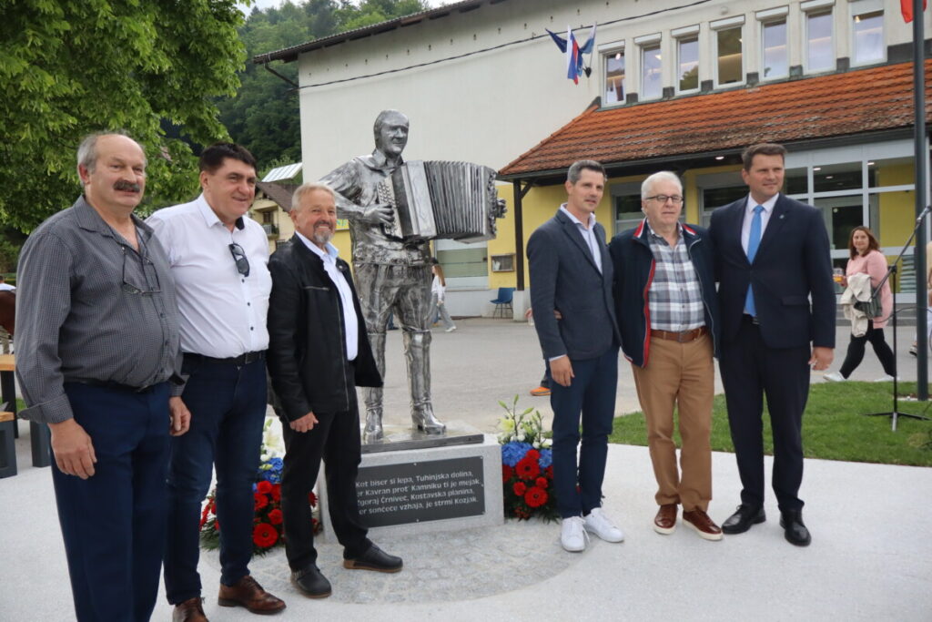 ustvarjalci kipa Rudija Poljanška