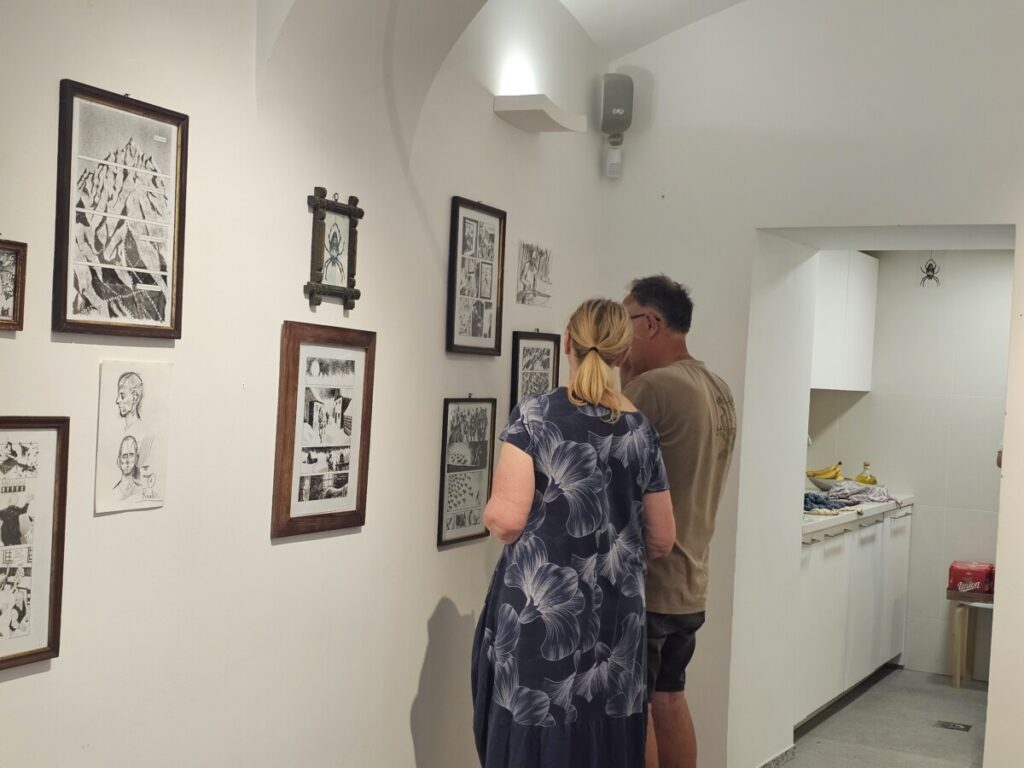 Razstava Strip te gleda! Martina Ramoveša v Galeriji Prečna Kamnik