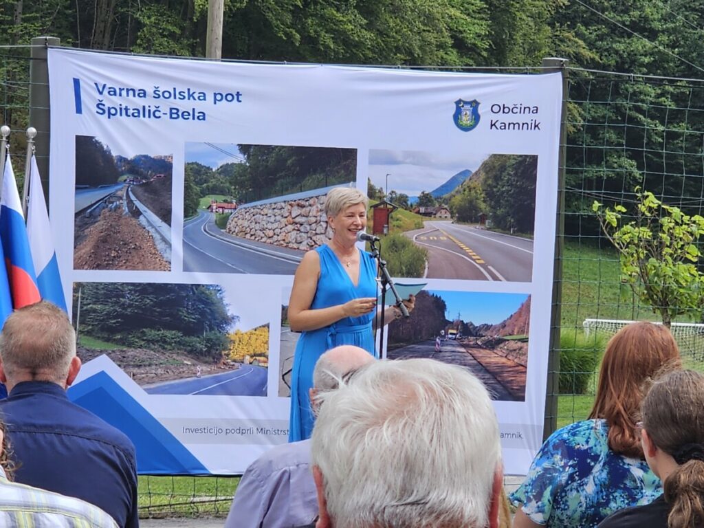 Špitalič, pločnik in avtobusni postajališči