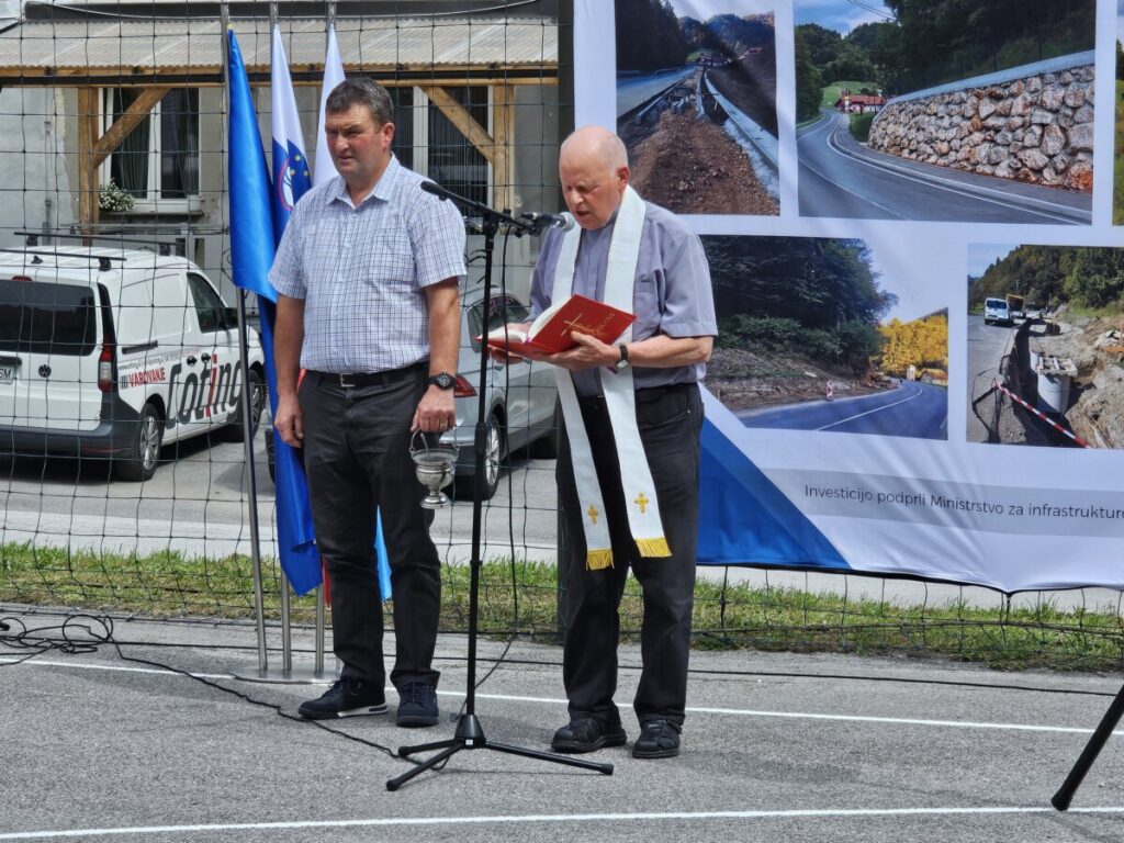 Špitalič, pločnik in avtobusni postajališči