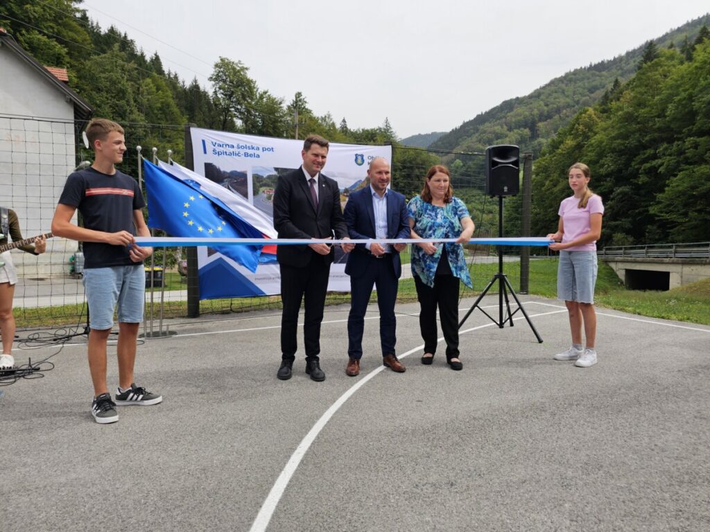 Špitalič, pločnik in avtobusni postajališči