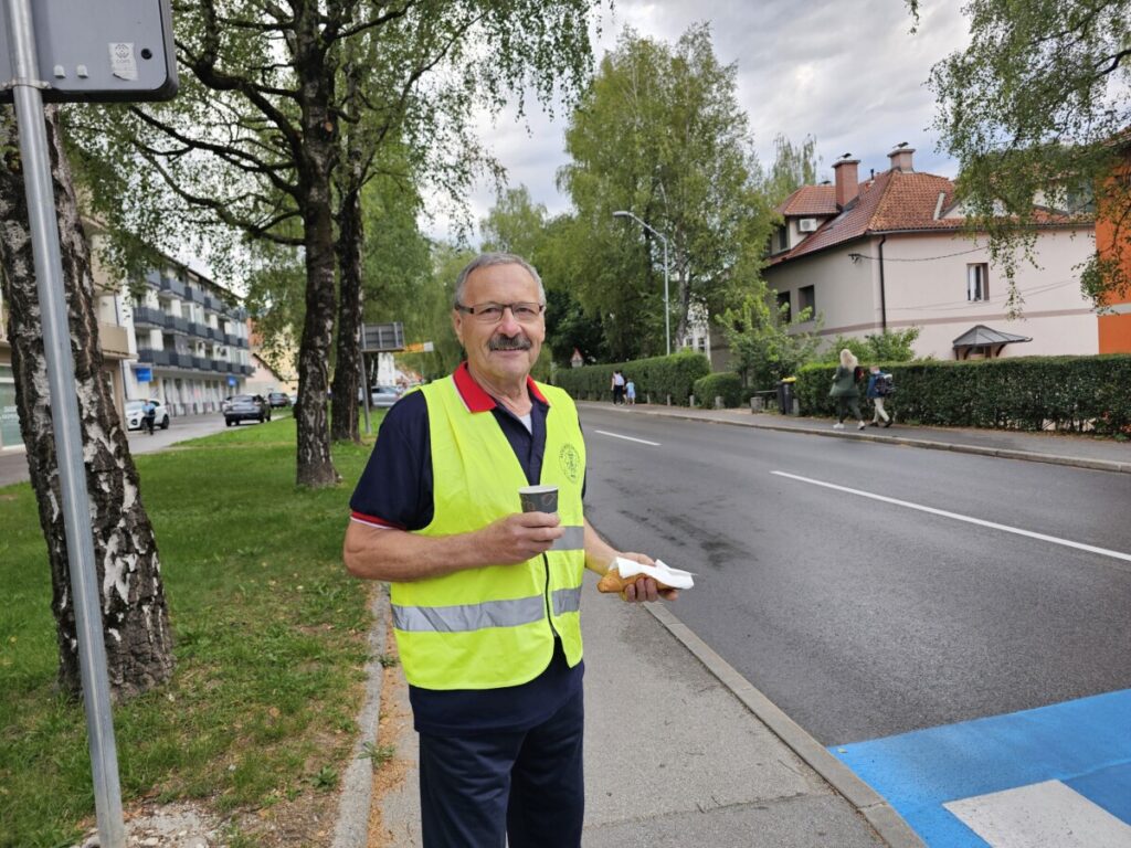 prostovoljci šola